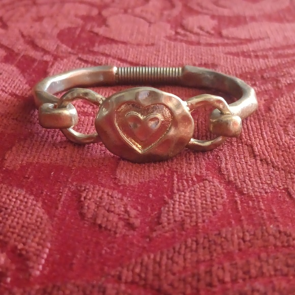 Gold Hammered Heart Bracelet - Picture 6 of 7